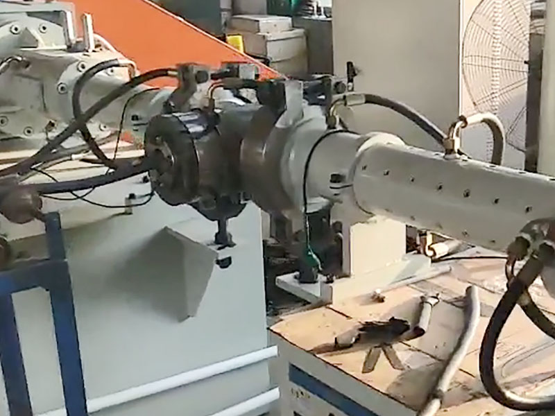 二复合橡胶管挤出机生产线视频